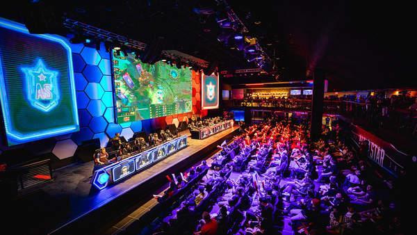 在这种背景 在这种背景