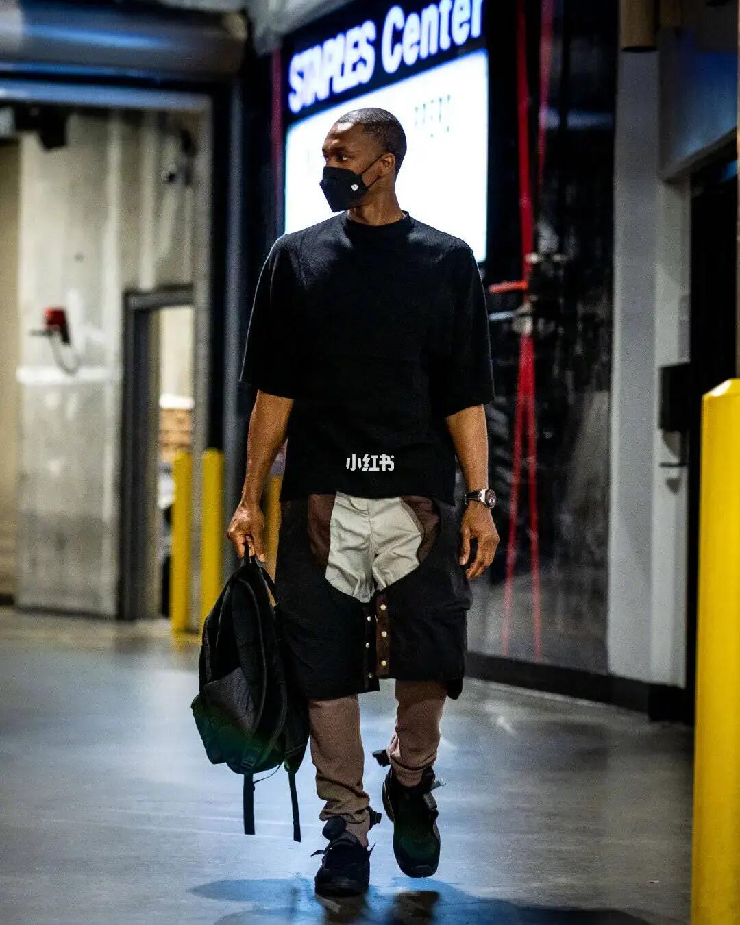 她先用小预 她先用小预